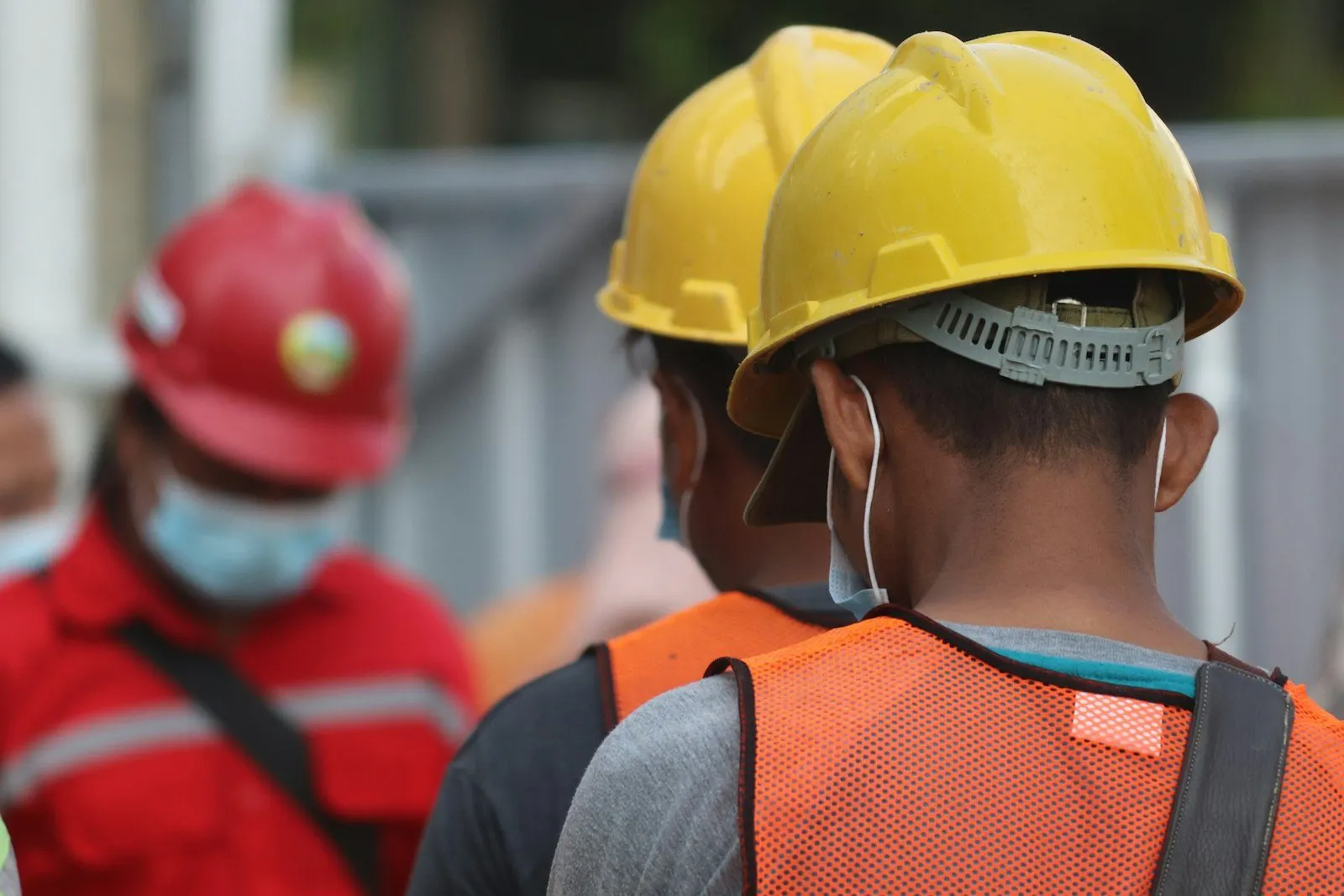 Trabajadores con equipo de protección personal
