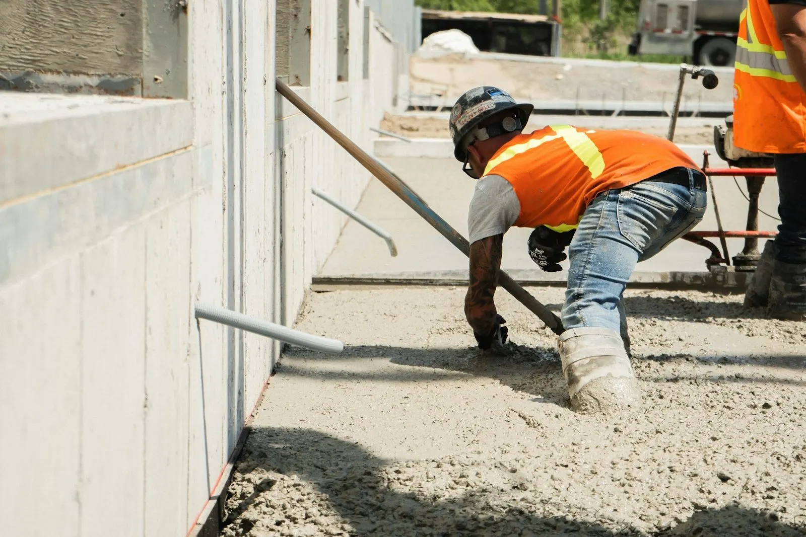 Obreros trabajando en una obra en construcción